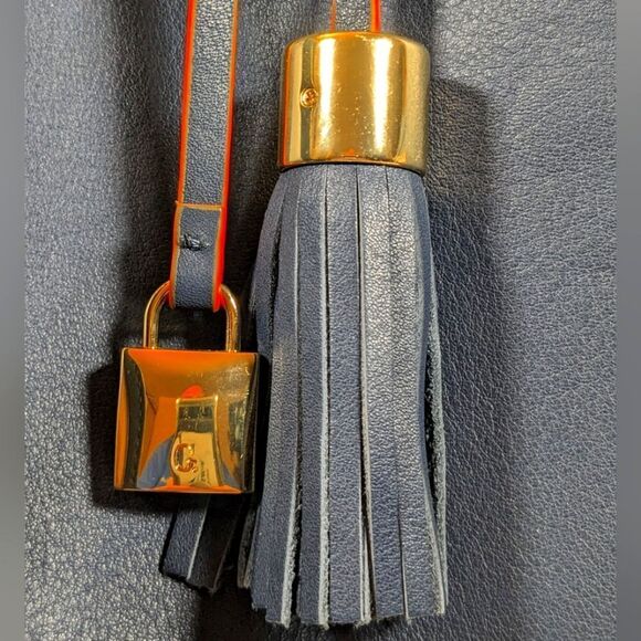 G.I.L.I. Large Blue Genuine Leather Drawstring Bucket/Tote Bag - Picture 11 of 13